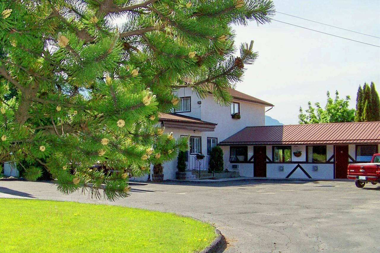 Bavarian Orchard Motel Creston Dış mekan fotoğraf