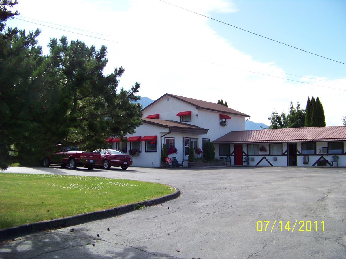 Bavarian Orchard Motel Creston Dış mekan fotoğraf